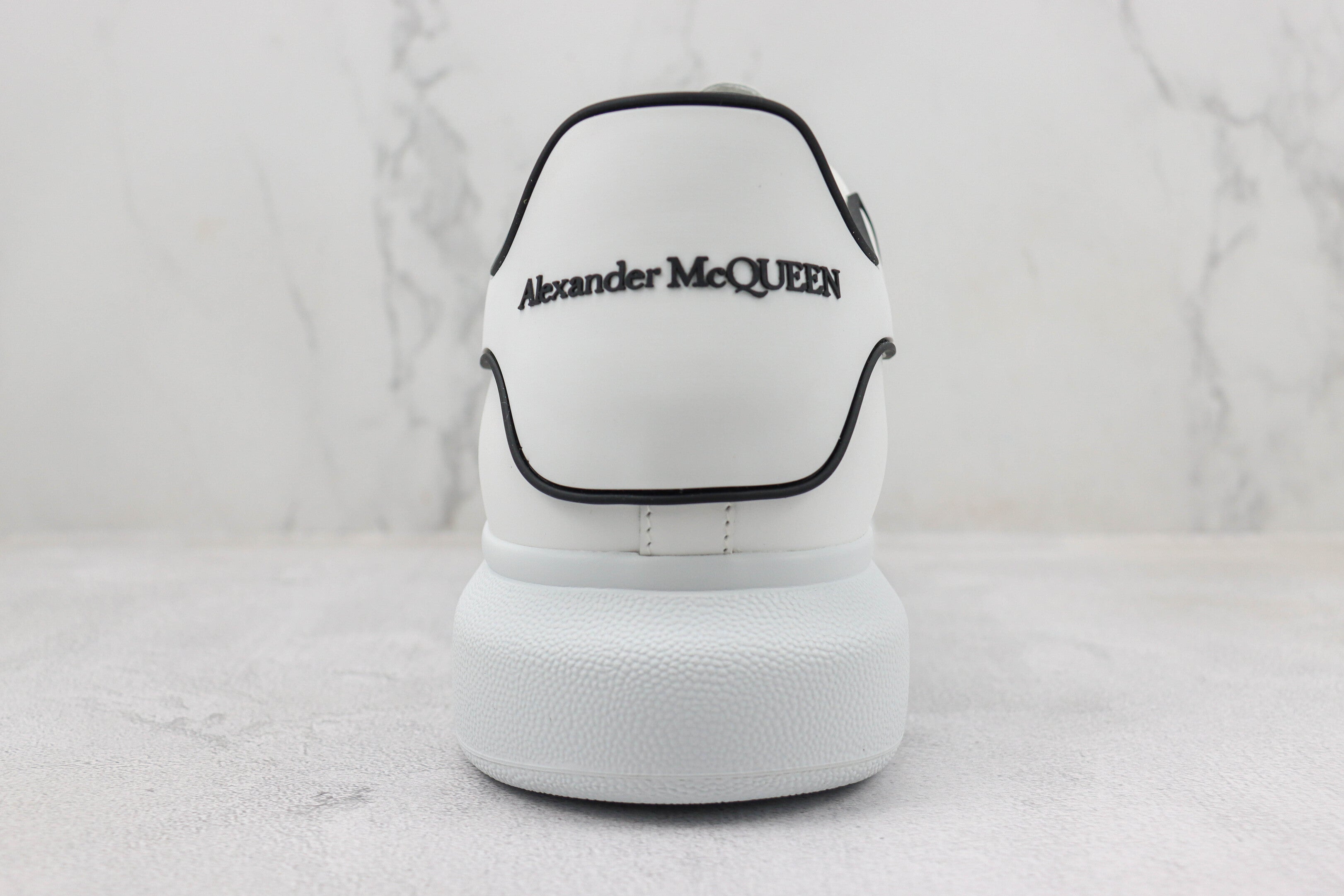 Alexander McQuenn Tenis Larry