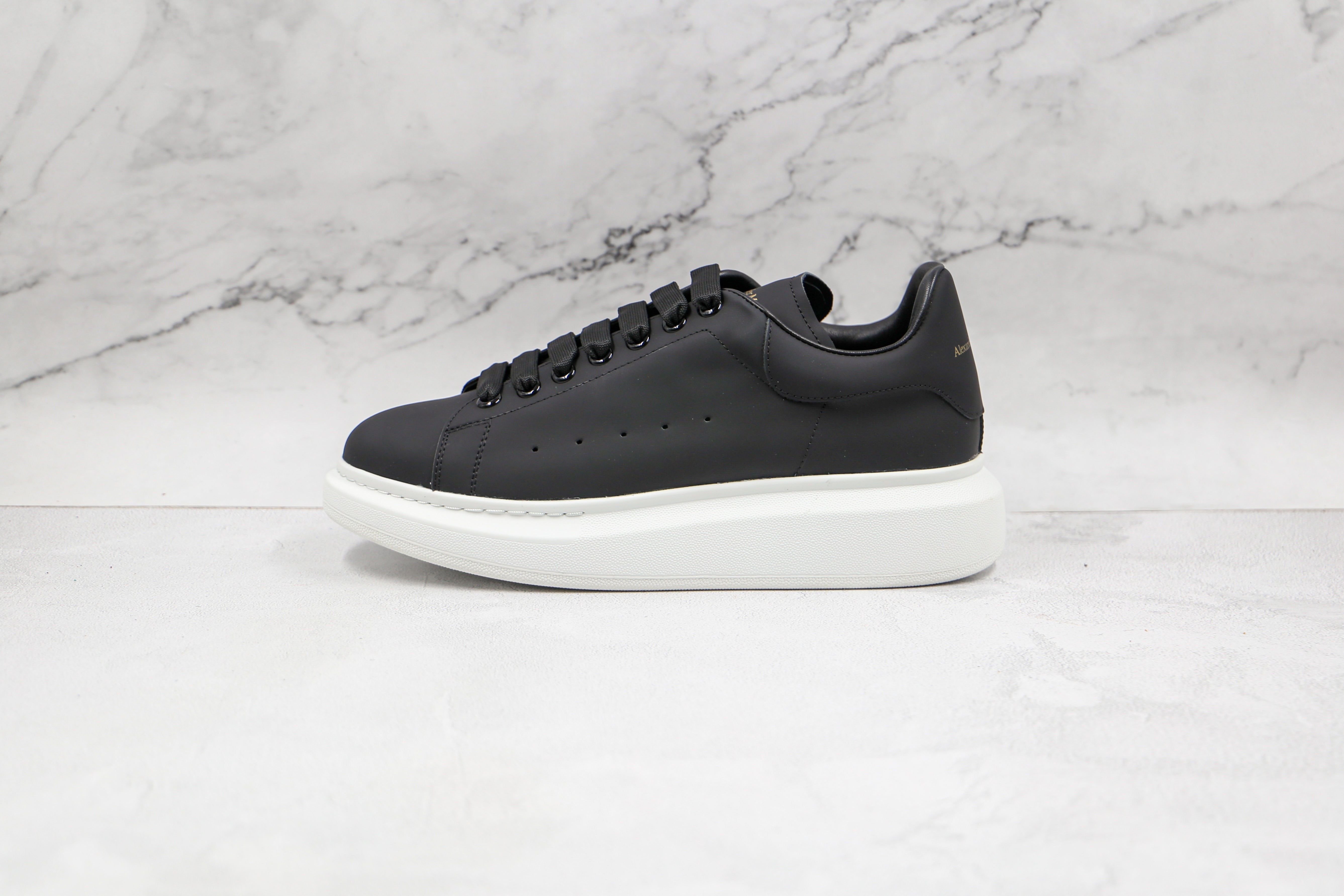 Alexander McQuenn Tenis Oversized