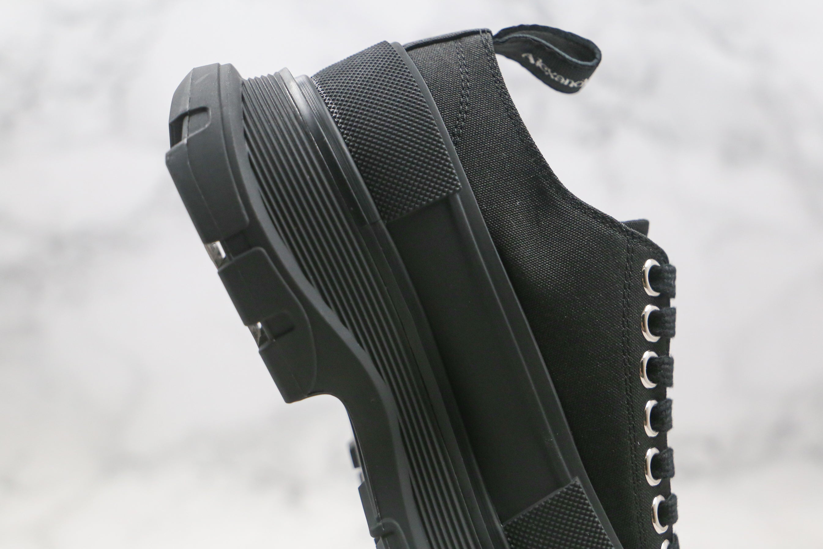 Alexander McQuenn Tênis cano baixo Tread Slick