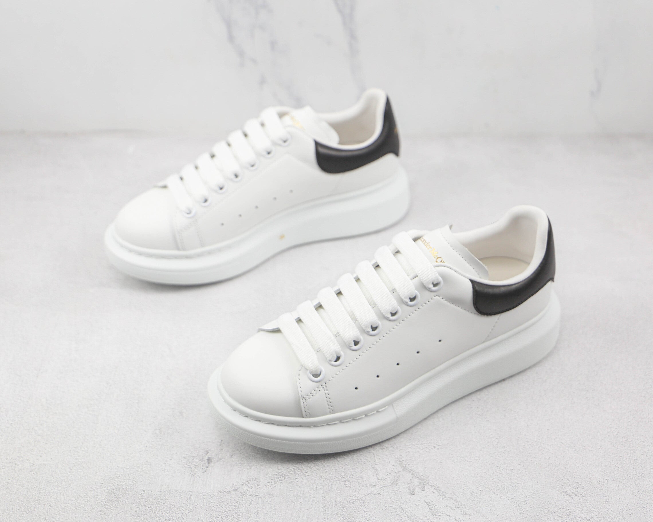 Alexander McQuenn Tenis Oversized