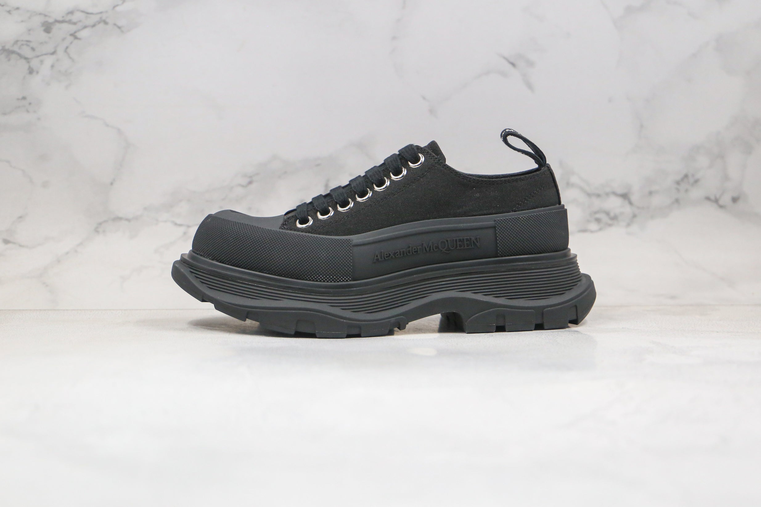 Alexander McQuenn Tênis cano baixo Tread Slick
