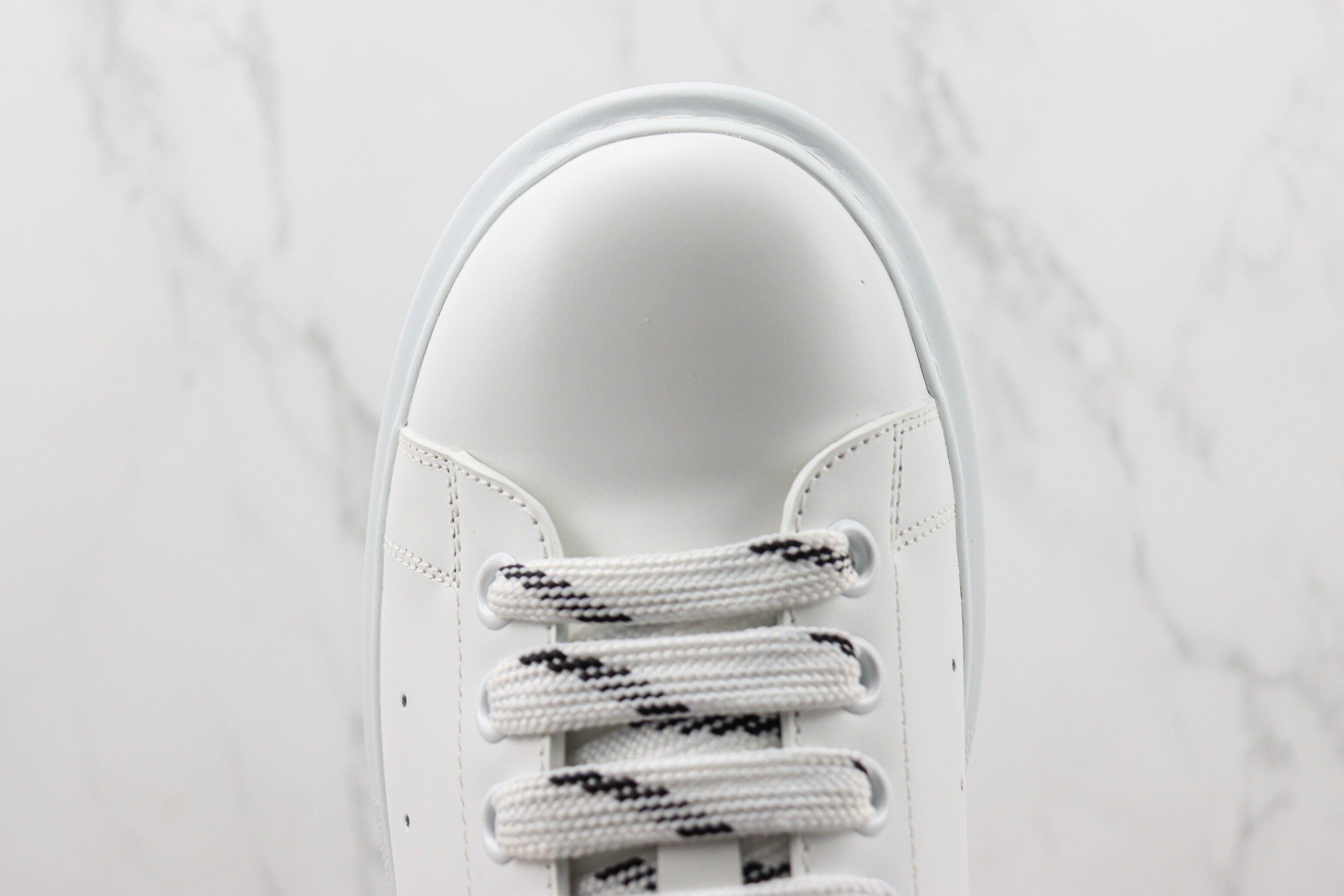 Alexander McQuenn Tenis Larry