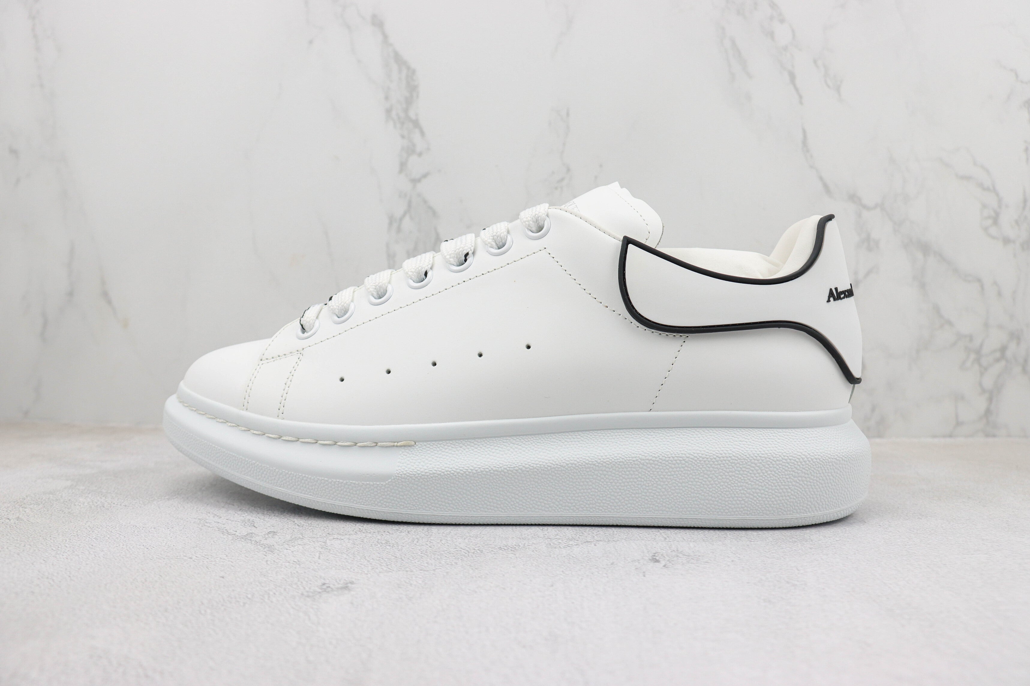 Alexander McQuenn Tenis Larry