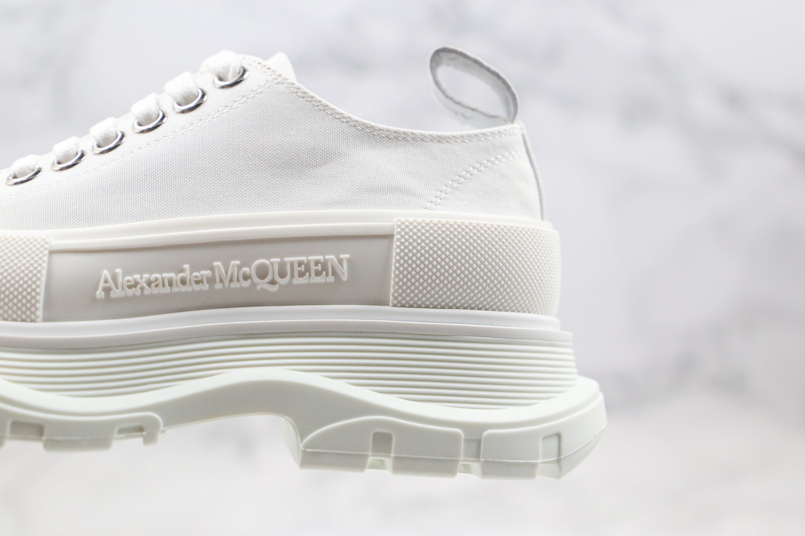 Alexander McQuenn Tênis cano baixo Tread Slick