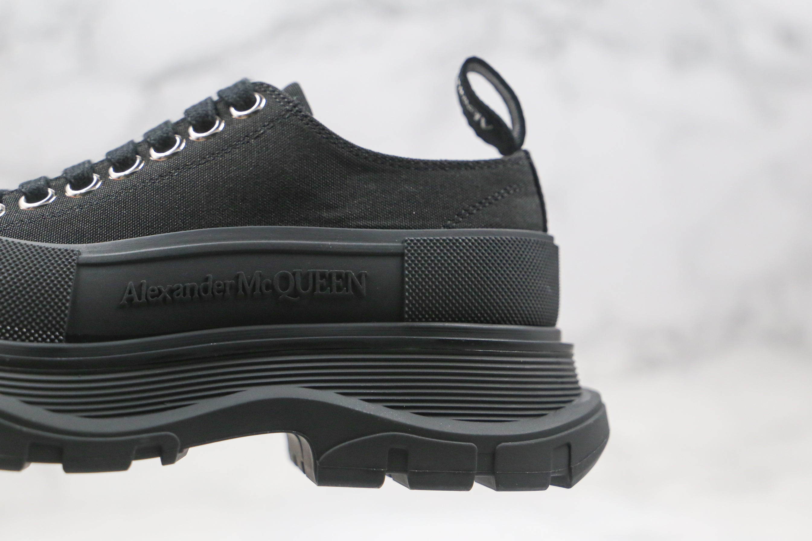 Alexander McQuenn Tênis cano baixo Tread Slick