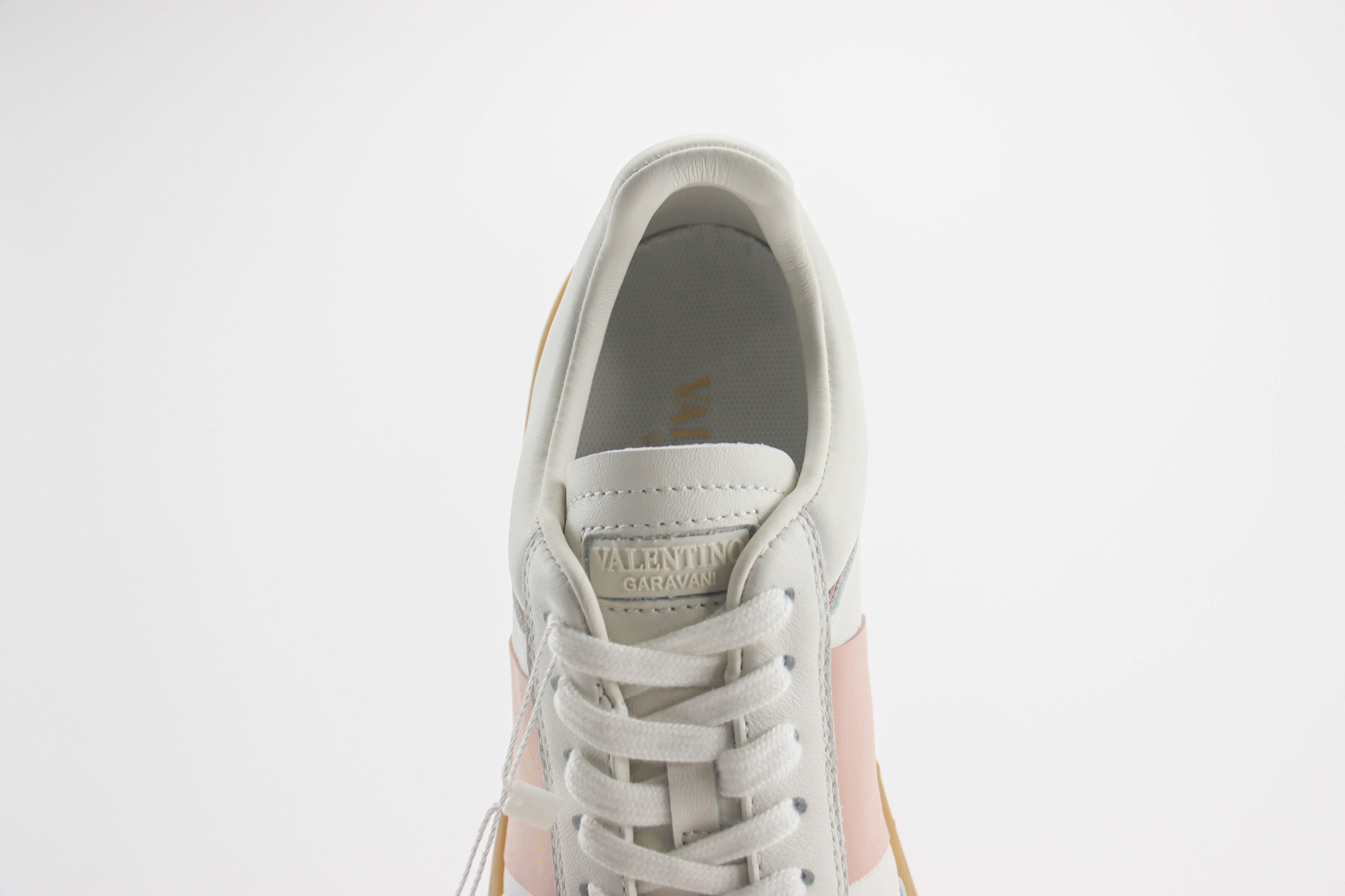 Valentino Upvillage