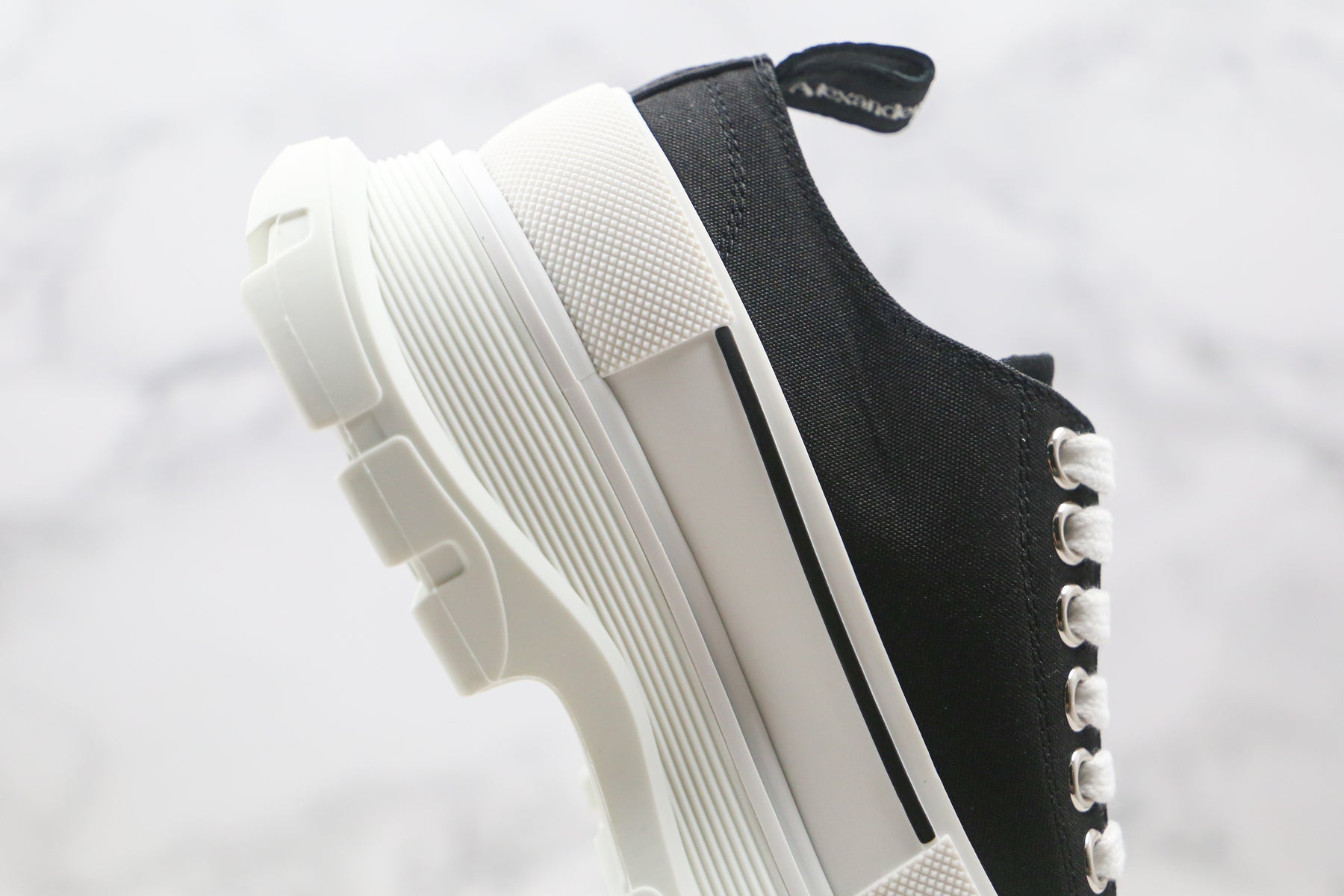 Alexander McQuenn Tênis cano baixo Tread Slick