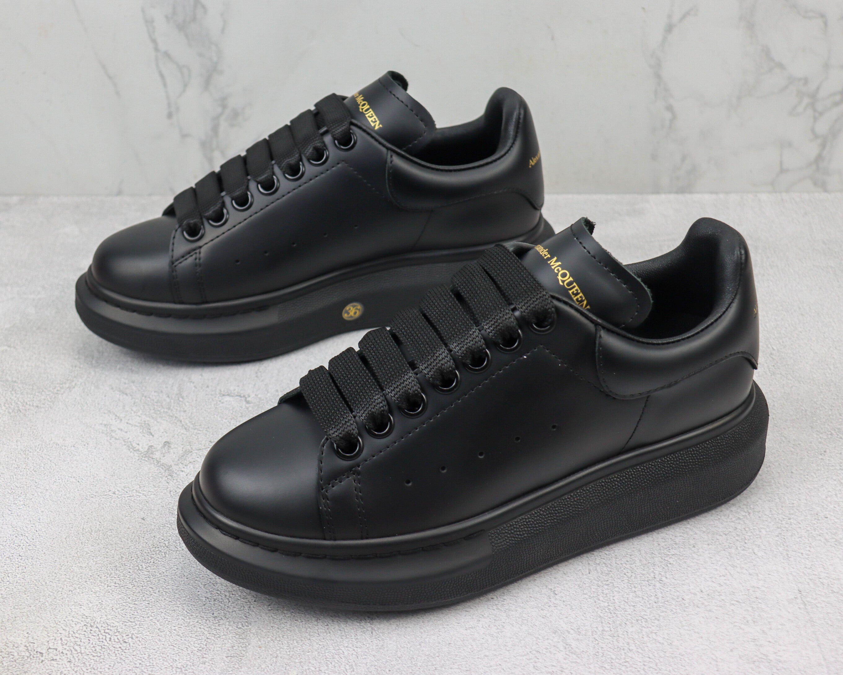 Alexander McQuenn Tênis Oversized