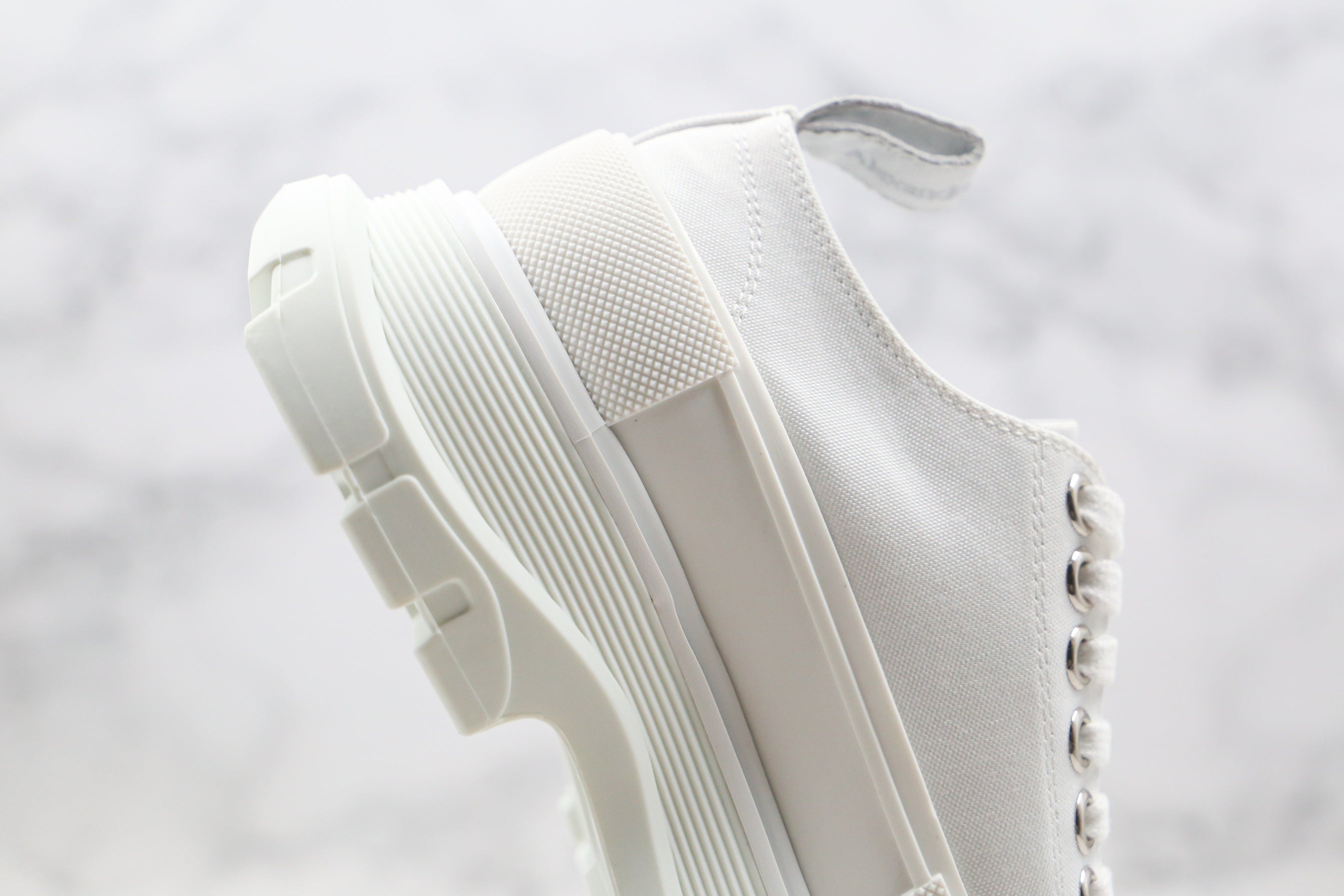 Alexander McQuenn Tênis cano baixo Tread Slick
