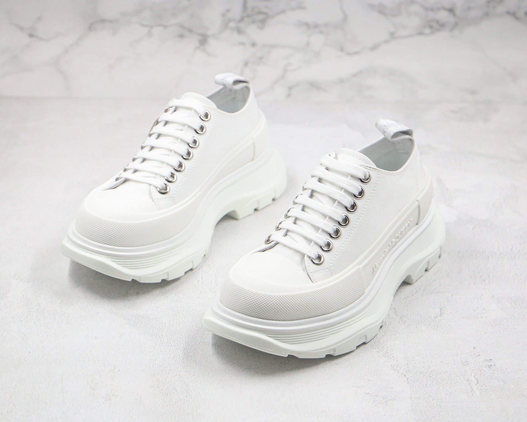 Alexander McQuenn Tênis cano baixo Tread Slick