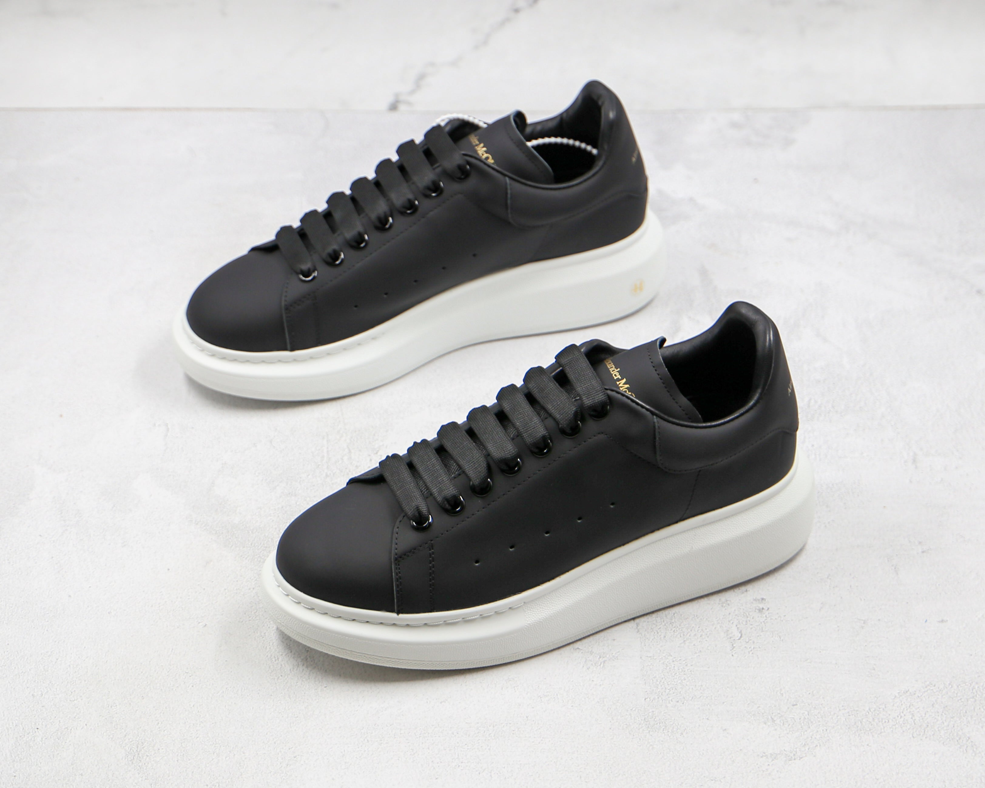 Alexander McQuenn Tenis Oversized